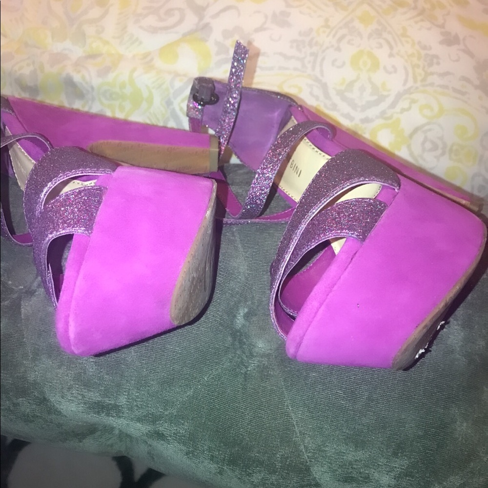 Shoes - Picture 4 of 6